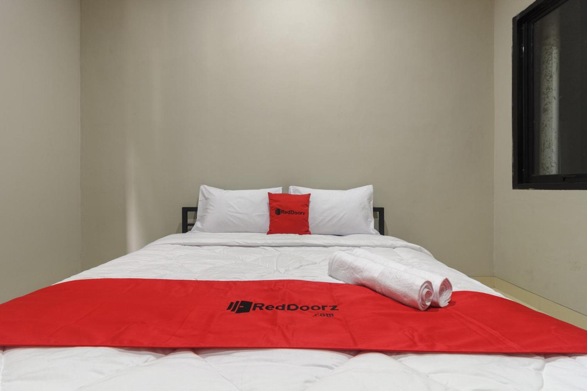 Reddoorz Near Puri Indah Mall 자카르타 외부 사진