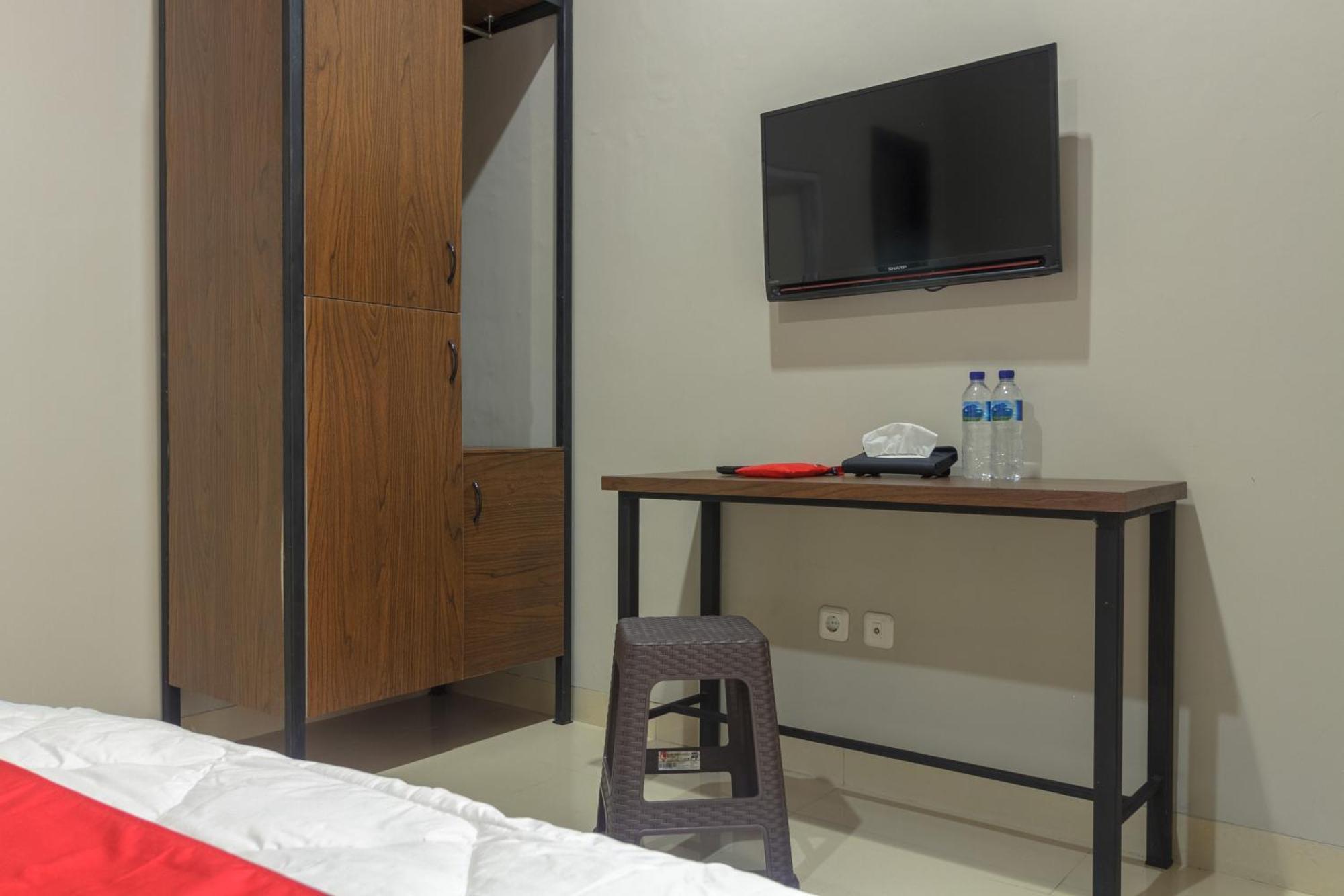 Reddoorz Near Puri Indah Mall 자카르타 외부 사진