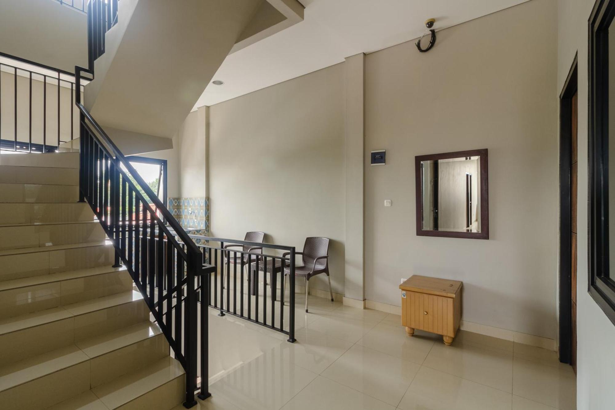 Reddoorz Near Puri Indah Mall 자카르타 외부 사진