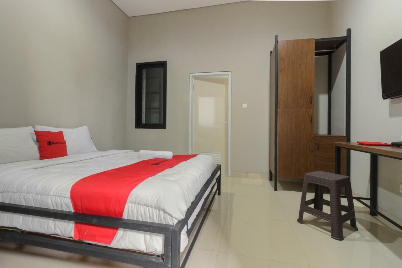 Reddoorz Near Puri Indah Mall 자카르타 외부 사진