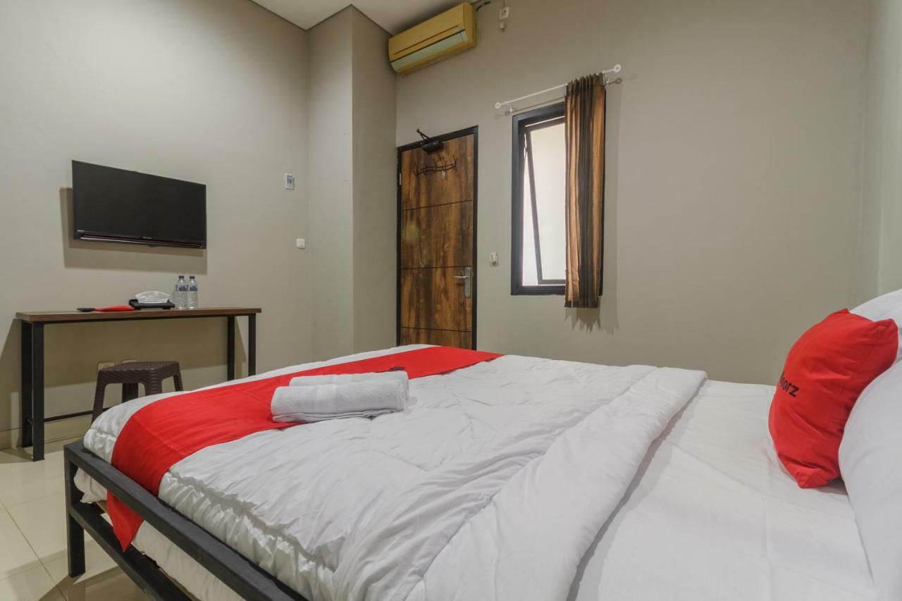 Reddoorz Near Puri Indah Mall 자카르타 외부 사진
