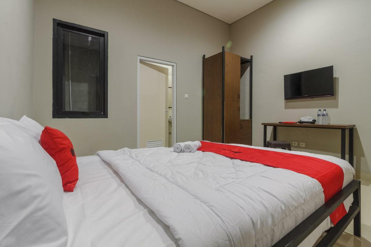 Reddoorz Near Puri Indah Mall 자카르타 외부 사진